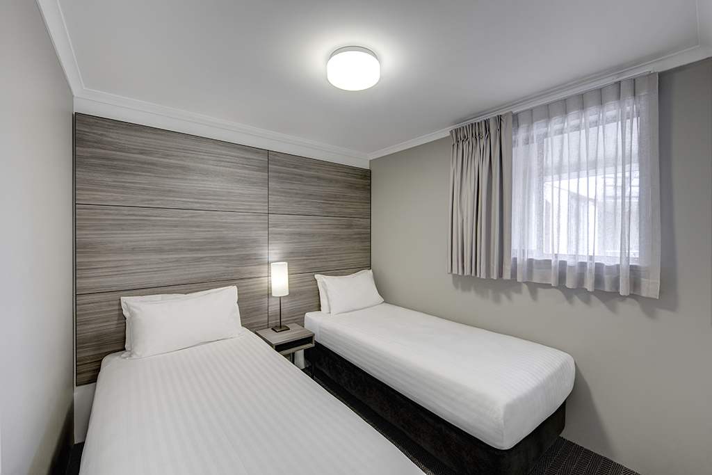 medina-serviced-apartments-canberra-james-court-two-bedroom-apartment-guest-room-twin-2016.jpg
